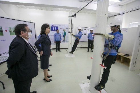 Pole-climbing demonstration during a ministerial visit, 2018